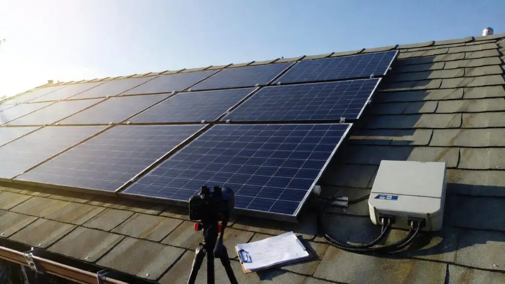 Inspectie van zonnepanelen en PV-installatie op brandveiligheid en technische staat